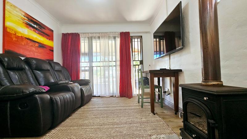 6 Bedroom Property for Sale in Fraaiuitsig Western Cape